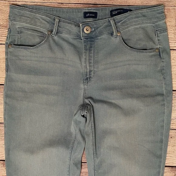 J. Jill Light Wash Authentic Fit Cuffed Cropped Jeans - Picture 4 of 11